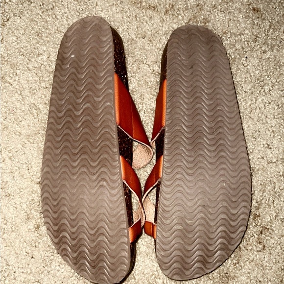 Used pretty Sandals! - Picture 4 of 4
